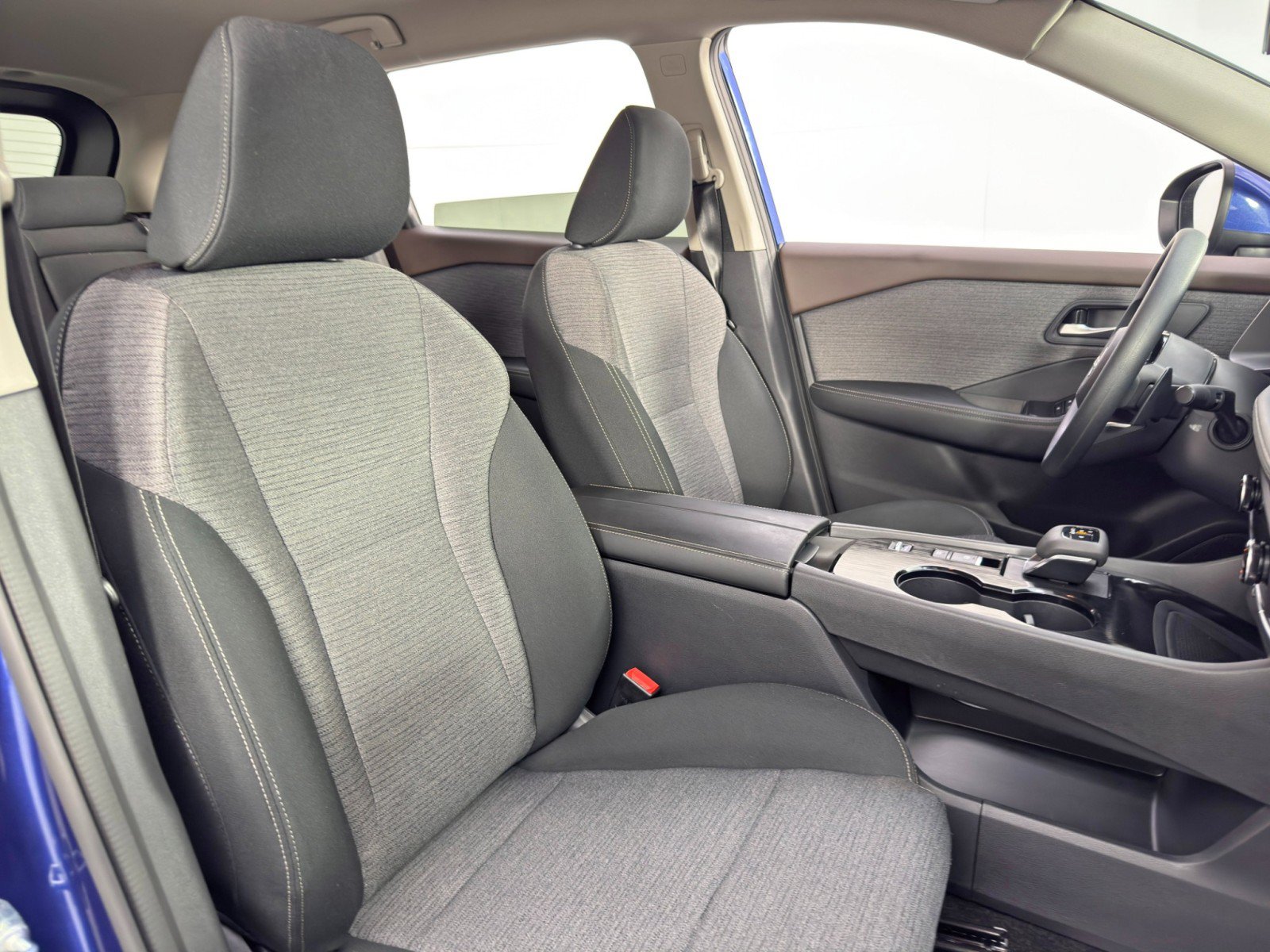 Used 2023 Nissan Rogue SV FWD image 33