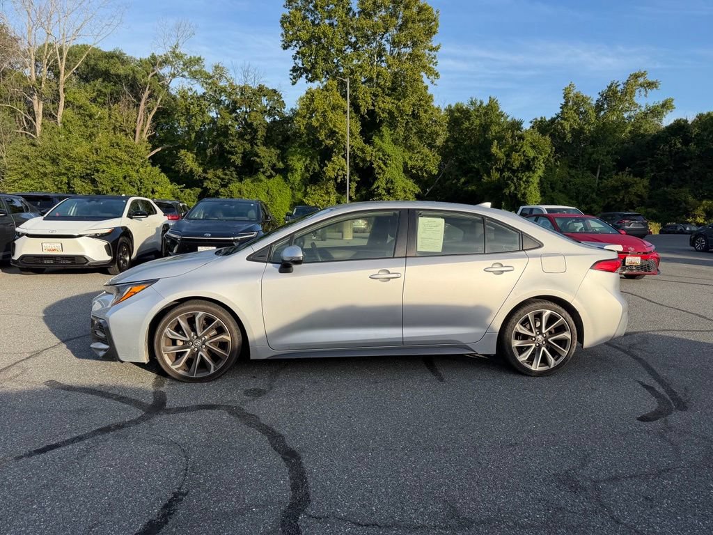 Used 2022 Toyota Corolla SE FWD image 2