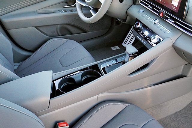 New 2026 Hyundai Elantra Sport FWD image 14