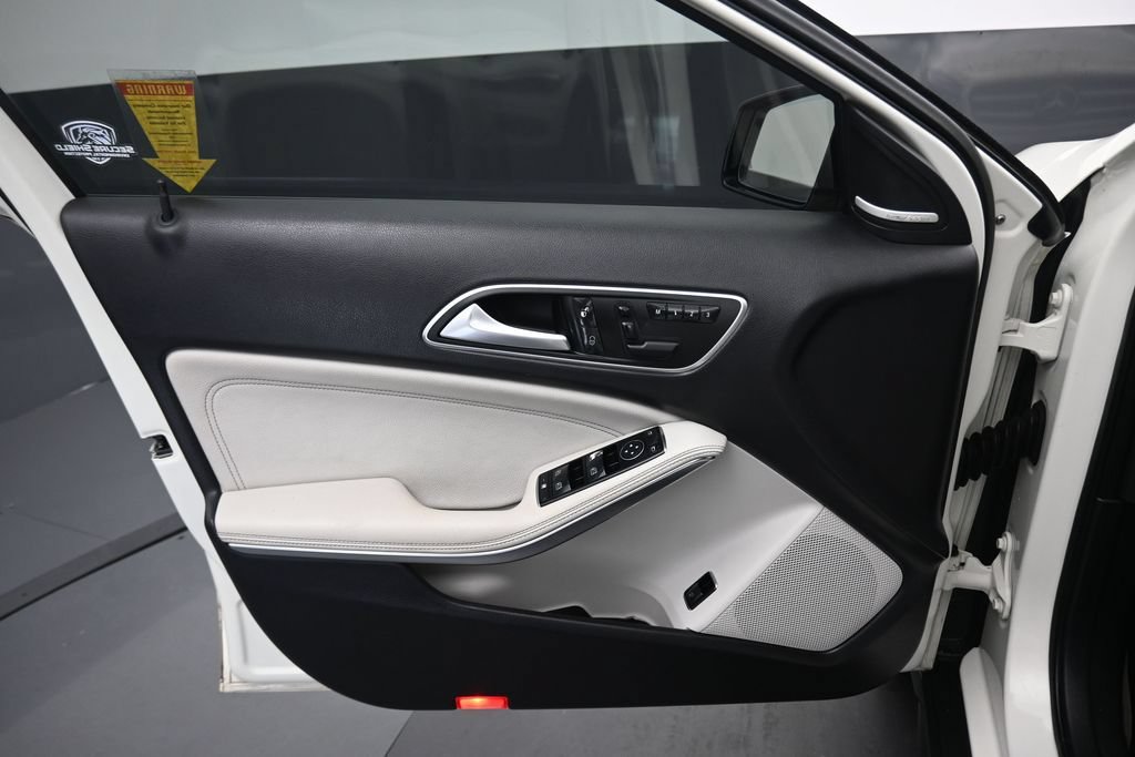 Used 2016 Mercedes-Benz GLA 250 image 9