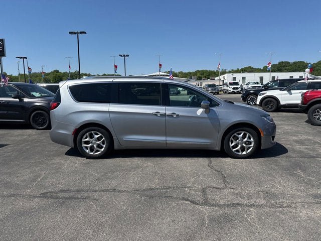 Used 2019 Chrysler Pacifica Limited FWD image 4
