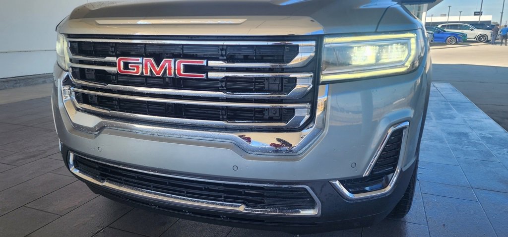 Used 2023 GMC Acadia SLE image 2