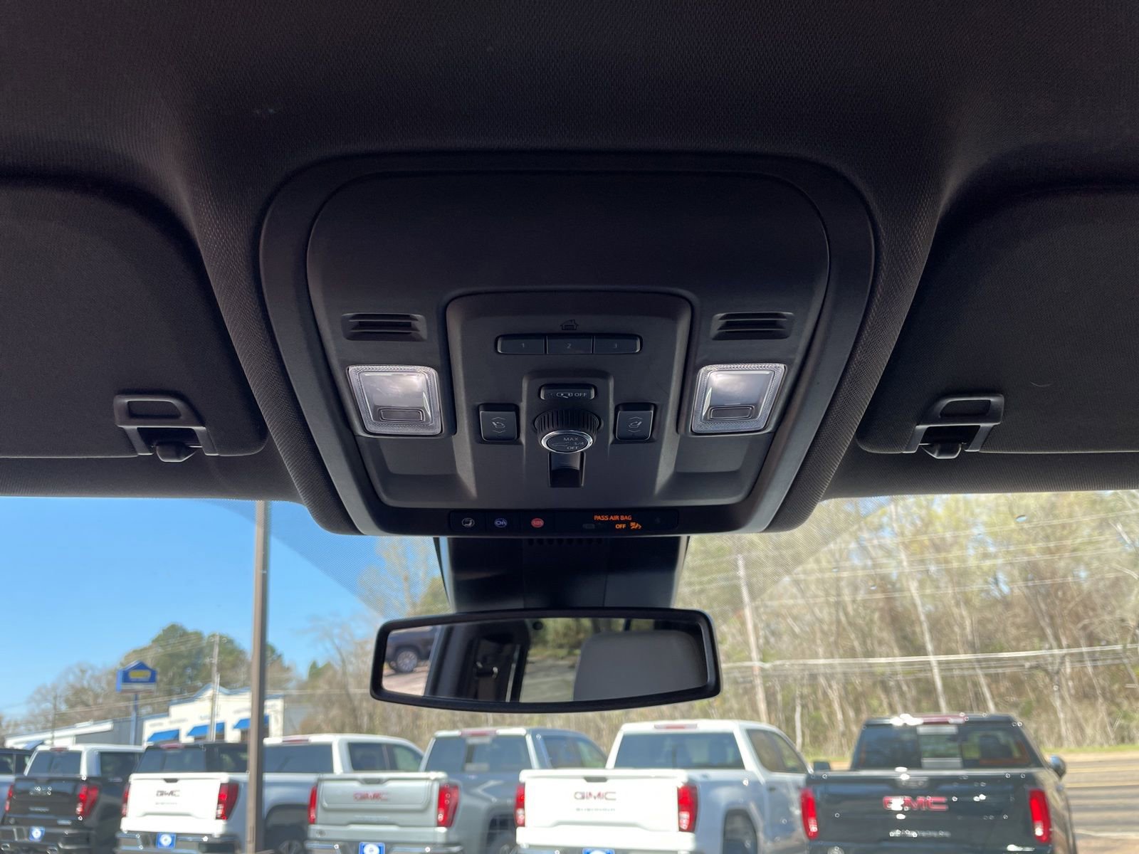 Used 2023 Chevrolet Tahoe Z71 w/ Luxury Package image 20