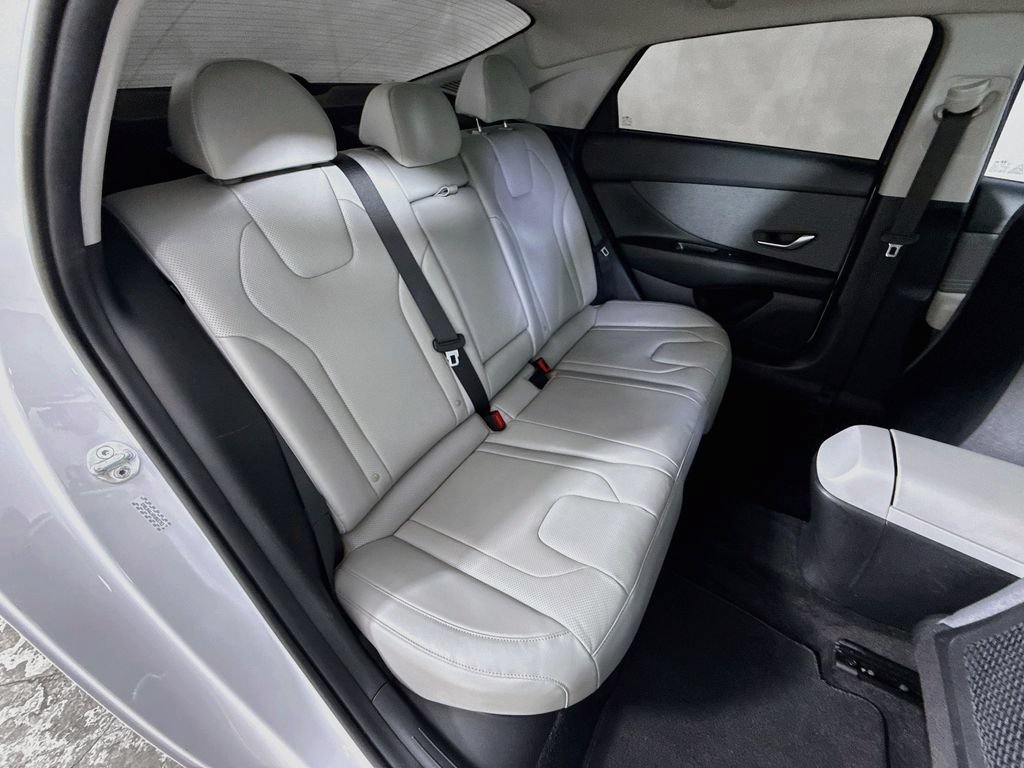 Used 2023 Hyundai Elantra Limited FWD image 31