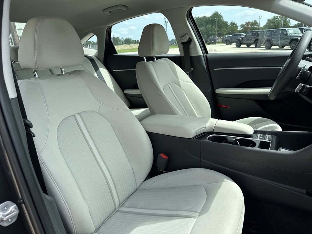 Used 2025 Hyundai Sonata SEL FWD image 23