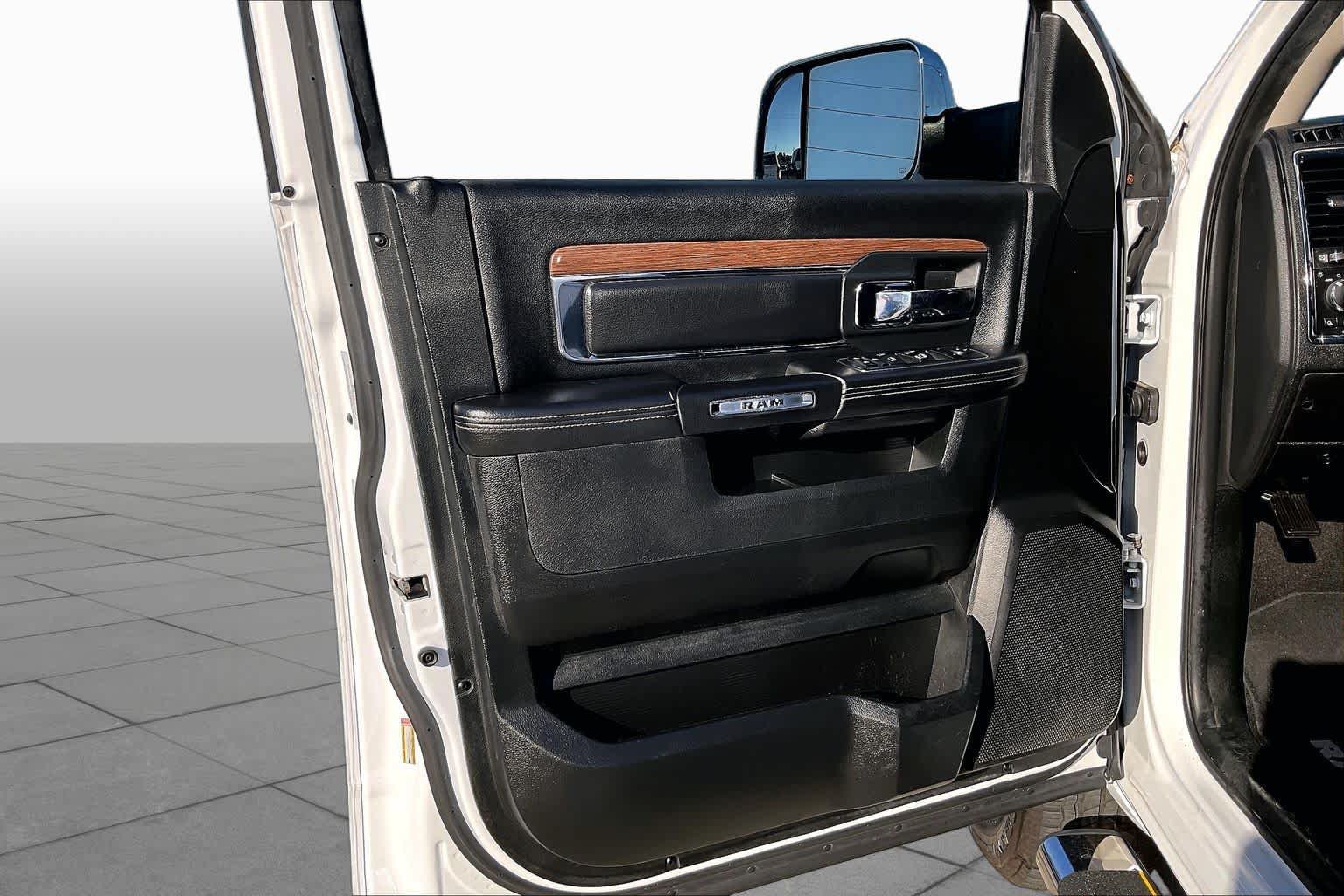 Used 2017 RAM 1500 Laramie AWD/4WD image 22