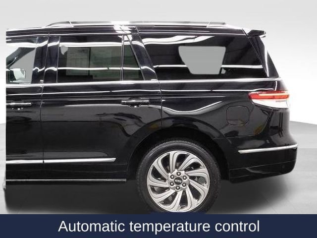 Used 2024 Lincoln Navigator Reserve image 12