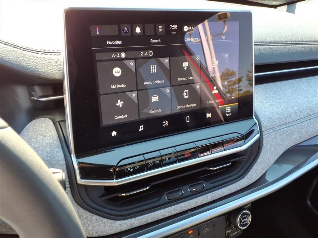 Used 2023 Jeep Compass Latitude image 18