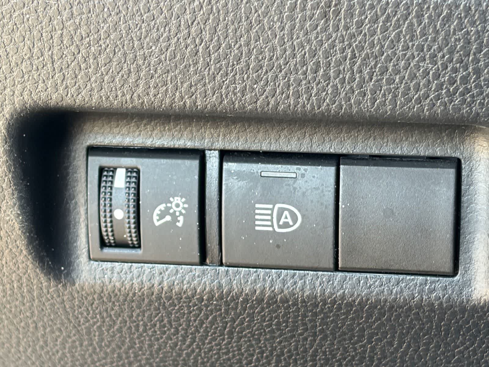 Used 2022 Toyota RAV4 LE FWD image 18