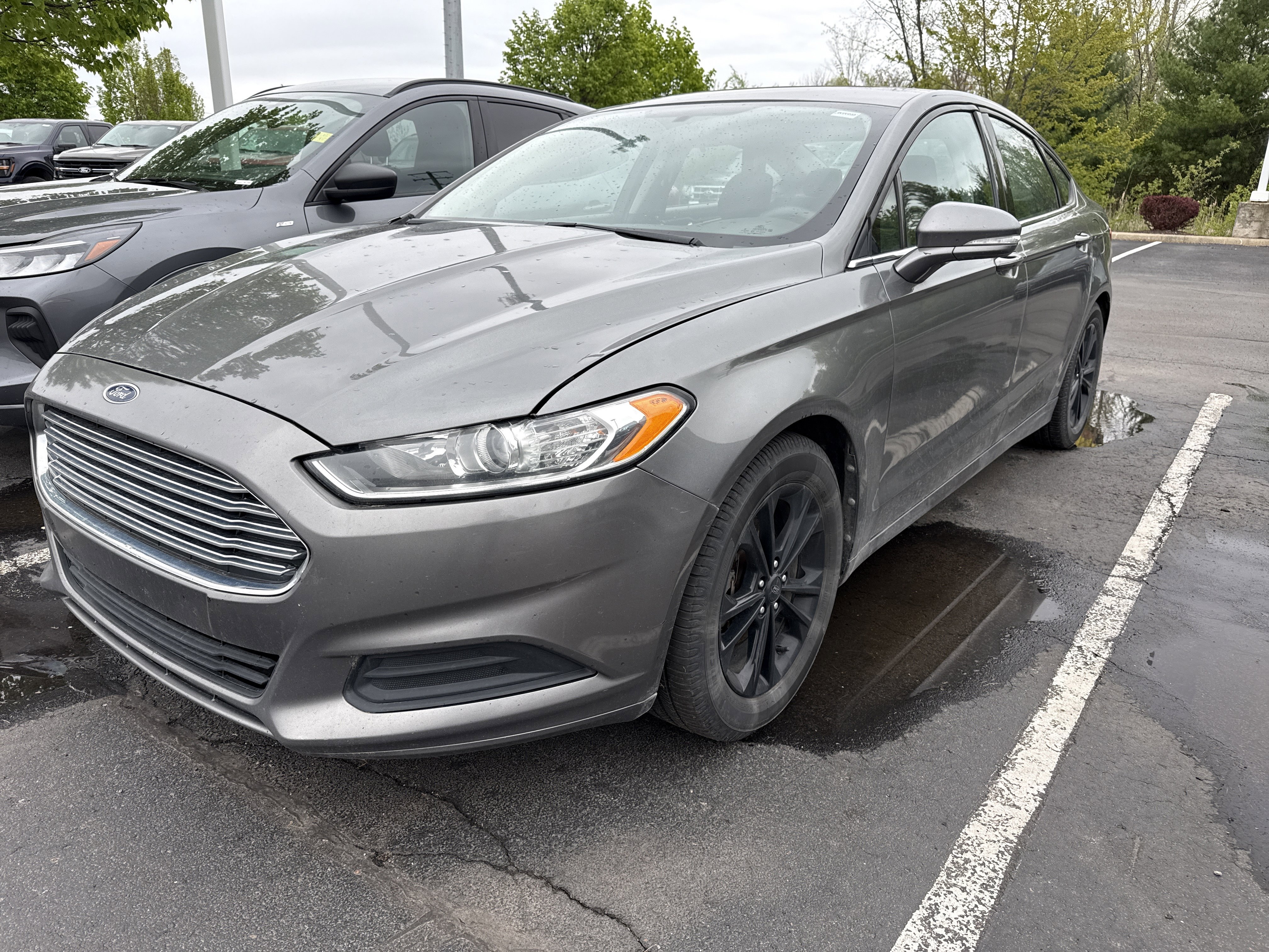 Used 2013 Ford Fusion SE FWD image 2