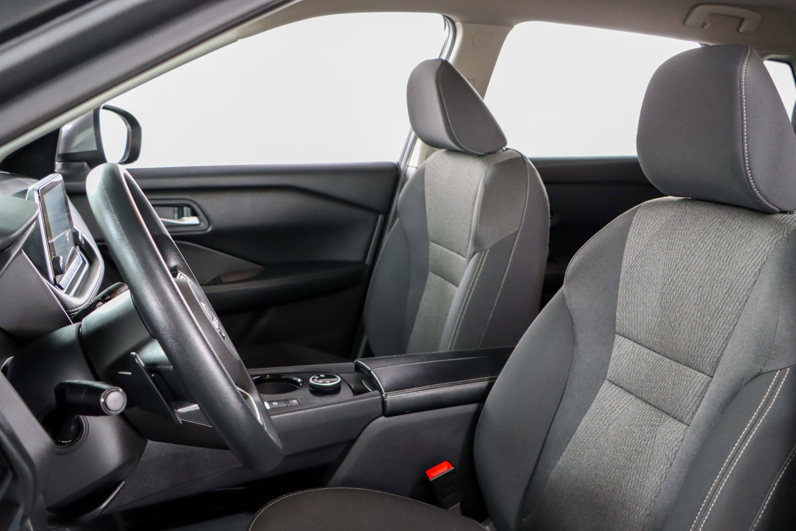 Used 2024 Nissan Rogue SV image 23