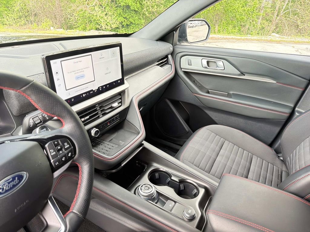 Used 2025 Ford Explorer ST-Line w/ Premium Package image 32