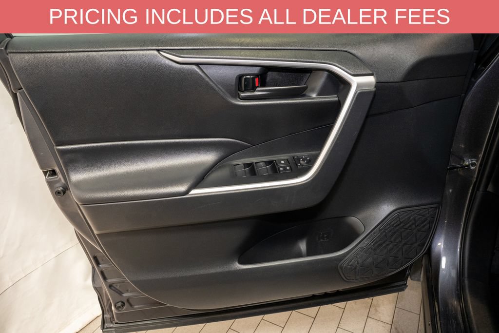 Used 2025 Toyota RAV4 LE AWD/4WD image 10