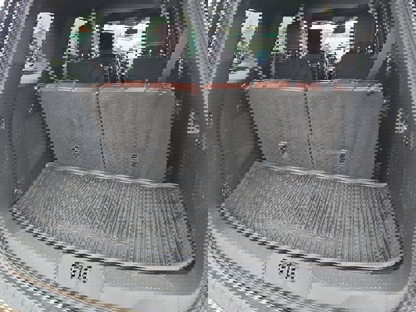 Used 2020 Ford Explorer Platinum w/ Premium Technology Package image 35