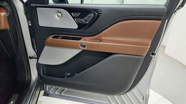 Used 2020 Lincoln Aviator Reserve w/ Equipment Group 202A AWD/4WD image 33
