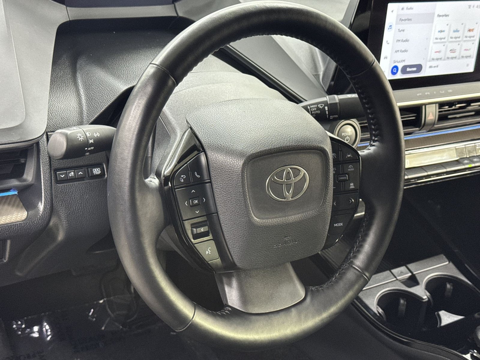 Used 2024 Toyota Prius XLE AWD/4WD image 28