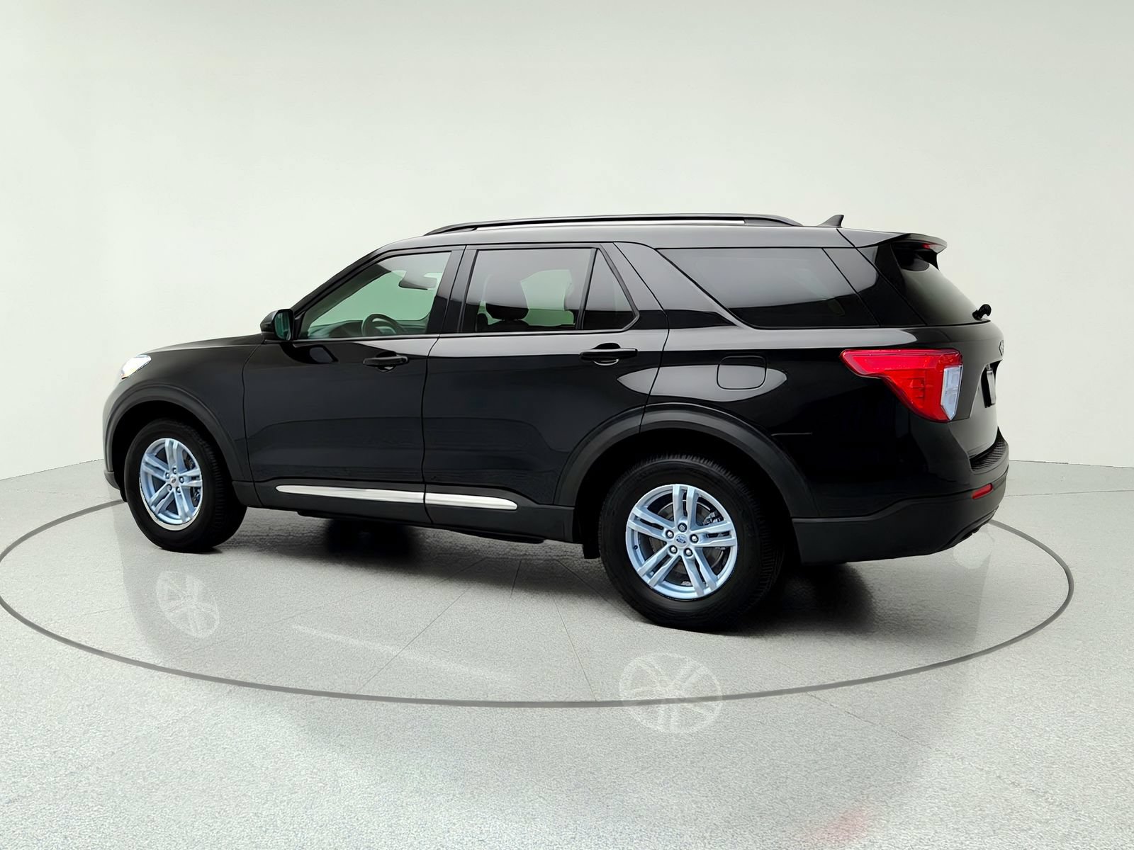 Used 2021 Ford Explorer XLT AWD/4WD image 5