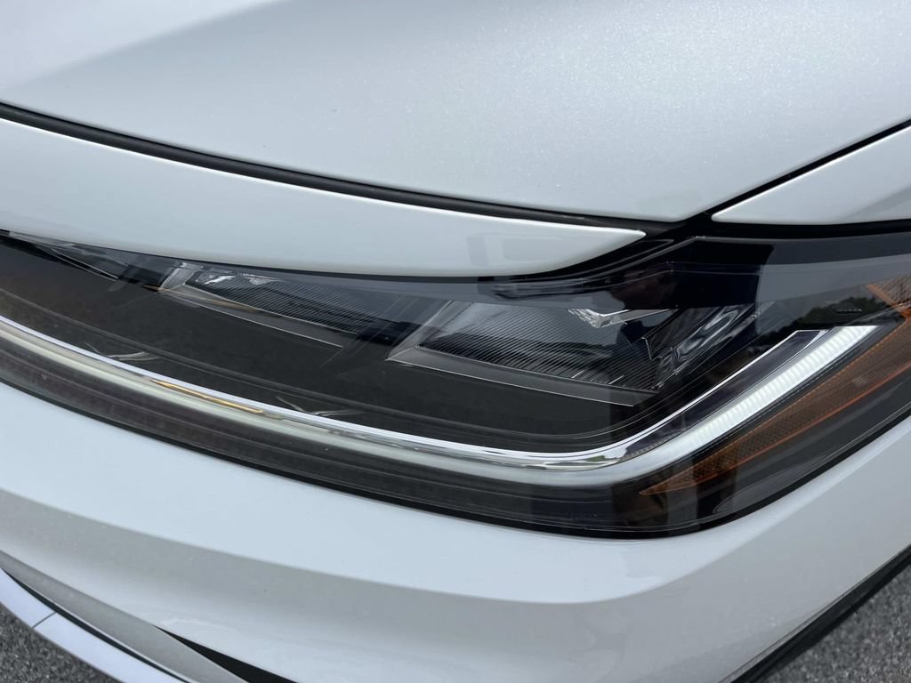 Used 2025 Volkswagen Jetta SEL FWD image 9
