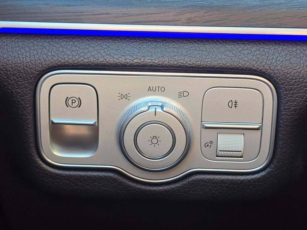 Used 2024 Mercedes-Benz GLE 350 4MATIC w/ 3rd Row Seat Package image 35