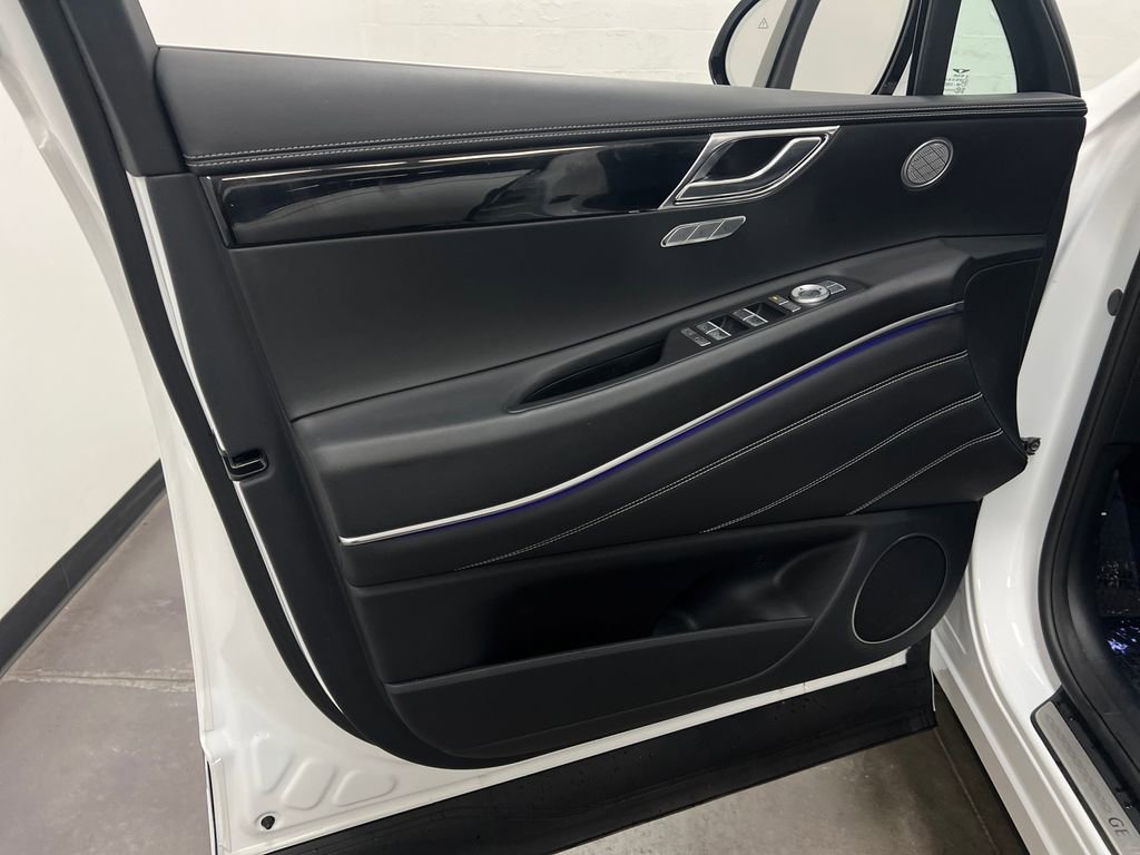 Used 2025 Genesis GV80 2.5T AWD/4WD image 12