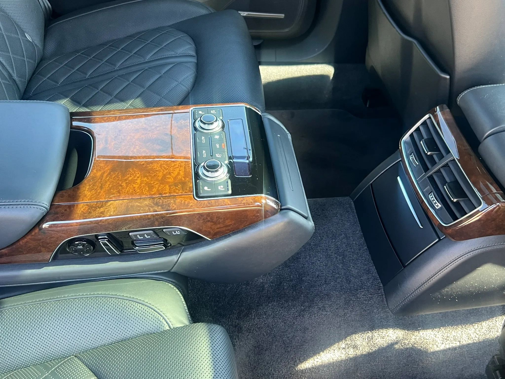 Used 2016 Audi A8 L 4.0T image 30