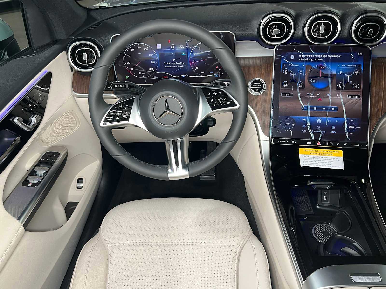 Used 2025 Mercedes-Benz GLC 300 4MATIC image 37