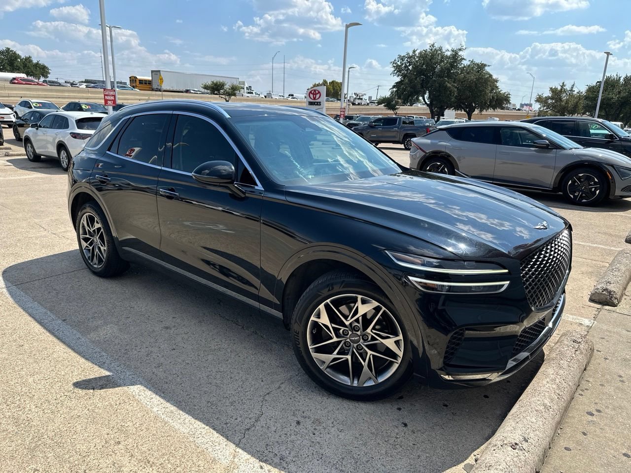 Used 2022 Genesis GV70 2.5T w/ Select Package AWD/4WD image 3