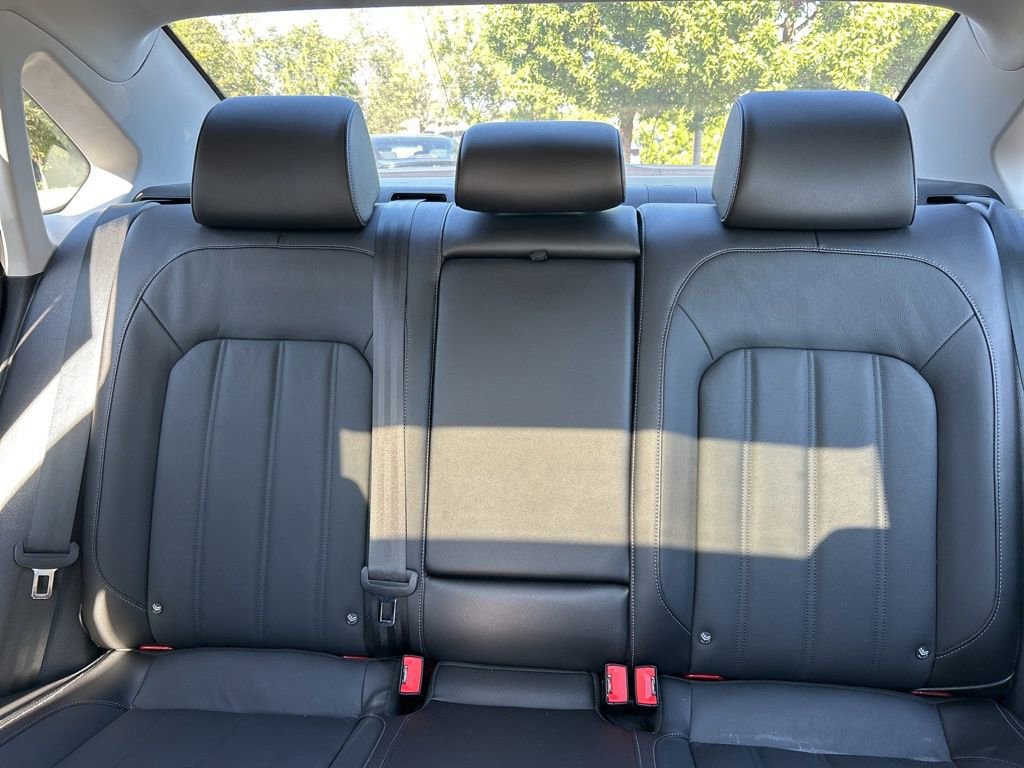 Used 2022 Volkswagen Passat 2.0T image 14