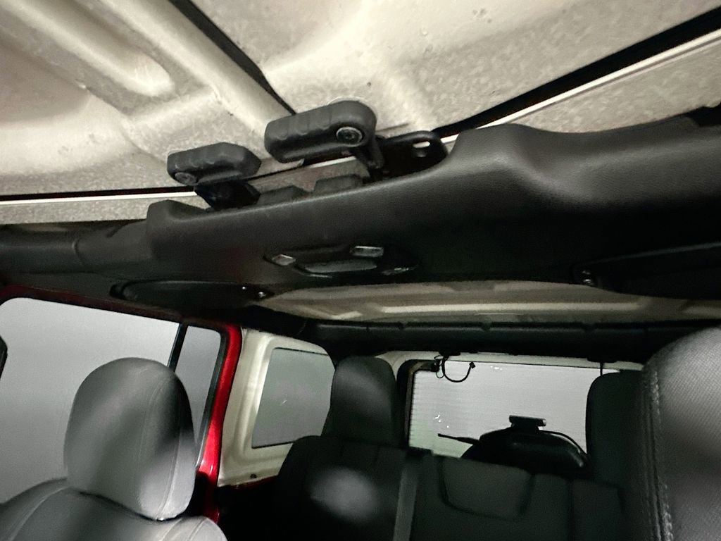 Used 2019 Jeep Wrangler Unlimited Sahara image 21