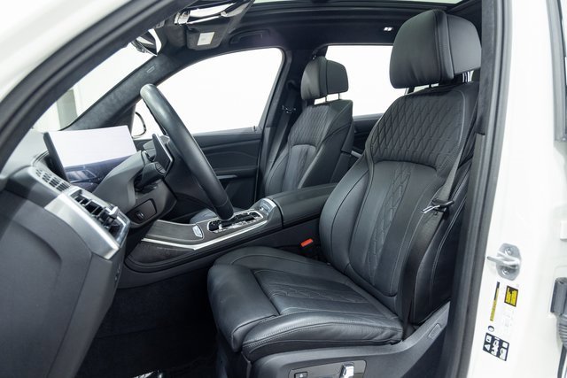 Certified 2025 BMW X7 M60i image 24