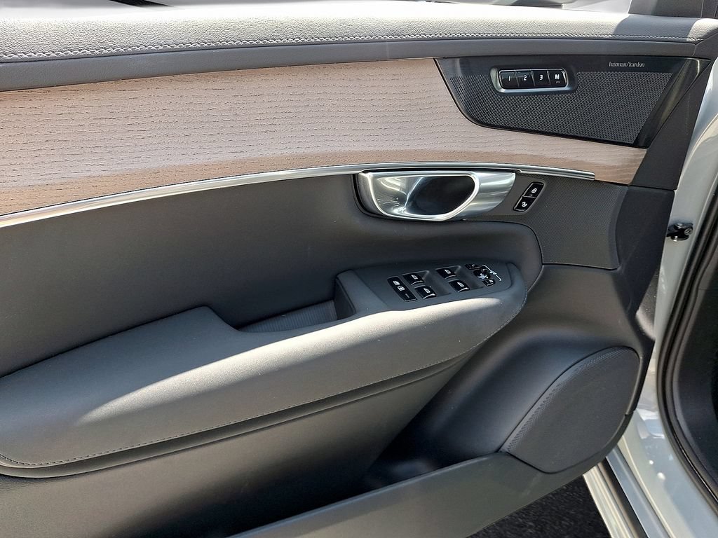 Certified 2026 Volvo XC90 B6 Plus AWD/4WD image 16