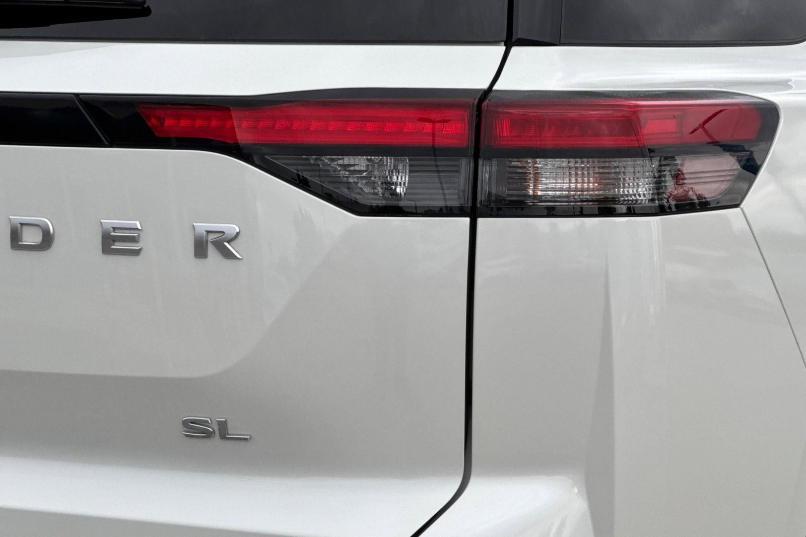 Used 2024 Nissan Pathfinder SL w/ SL Premium Package image 13