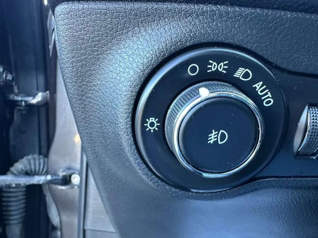 Used 2018 Jeep Compass Latitude image 26