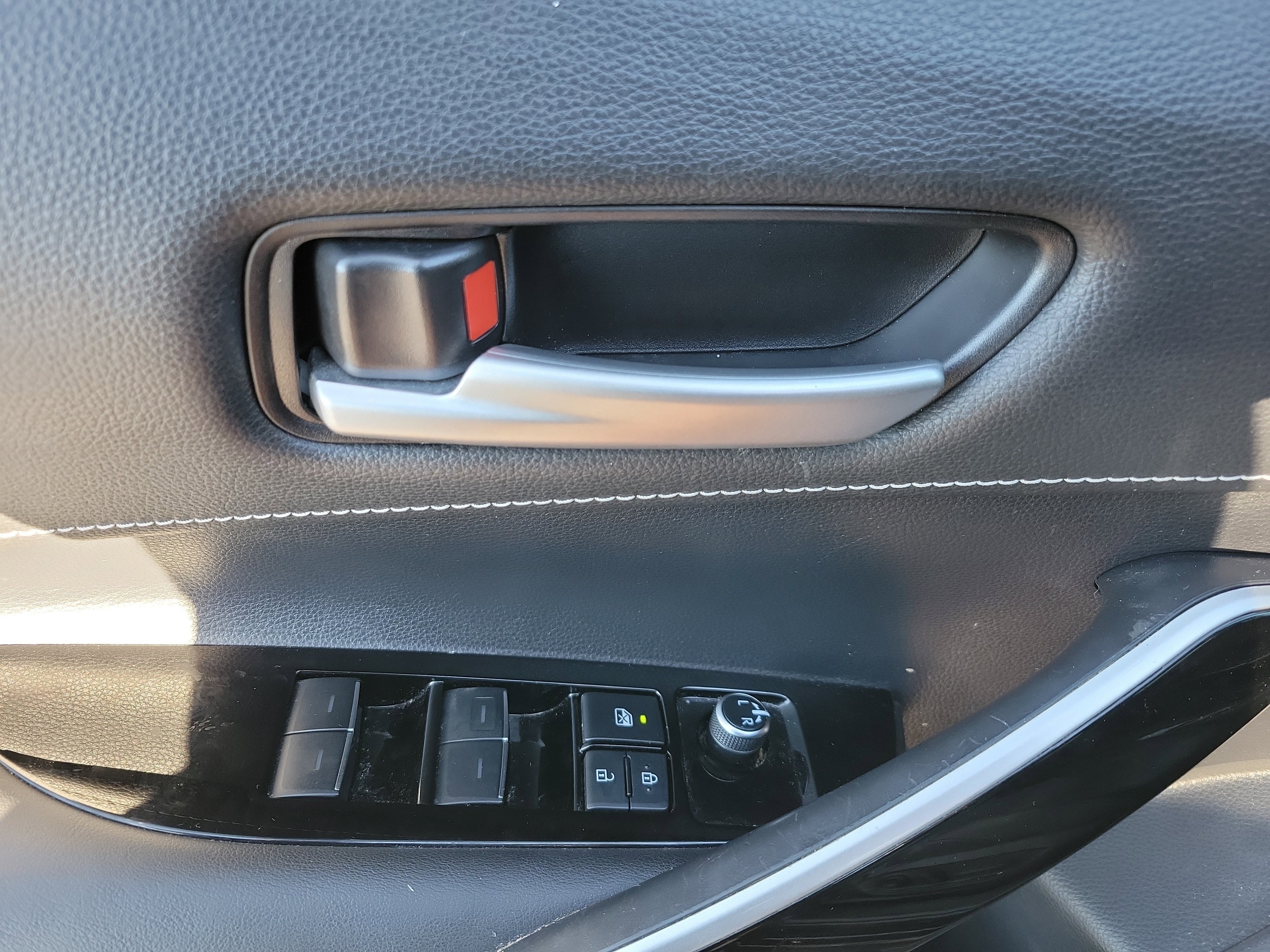 Used 2019 Toyota Corolla XSE image 7