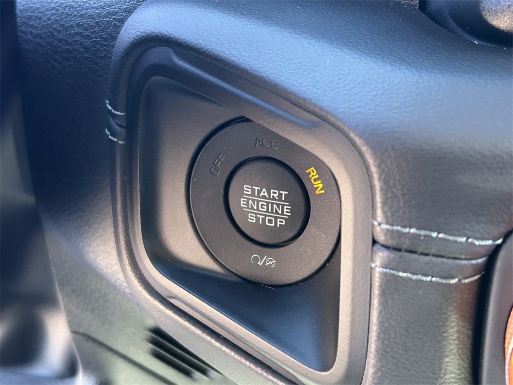 Used 2025 Jeep Gladiator Mojave w/ Safety Group image 38