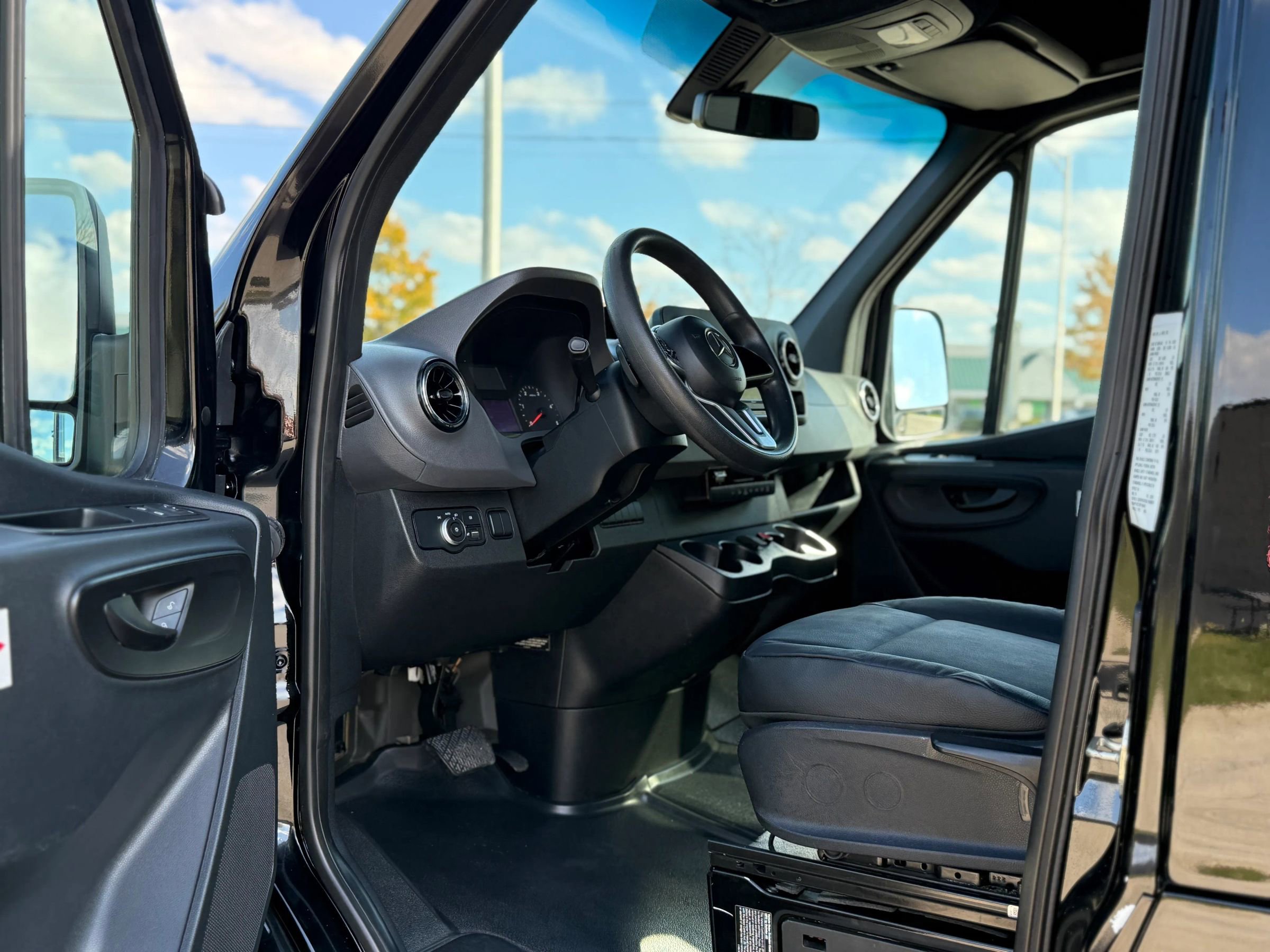Used 2019 Mercedes-Benz Sprinter 3500 image 32