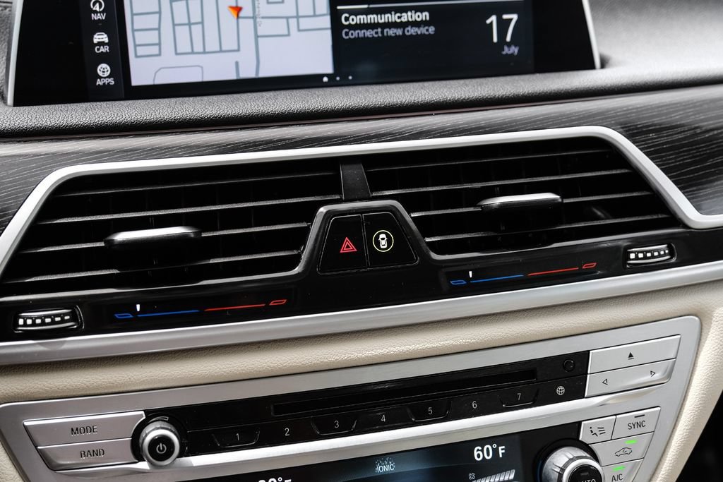 Used 2020 BMW 740i w/ Premium Package RWD image 25