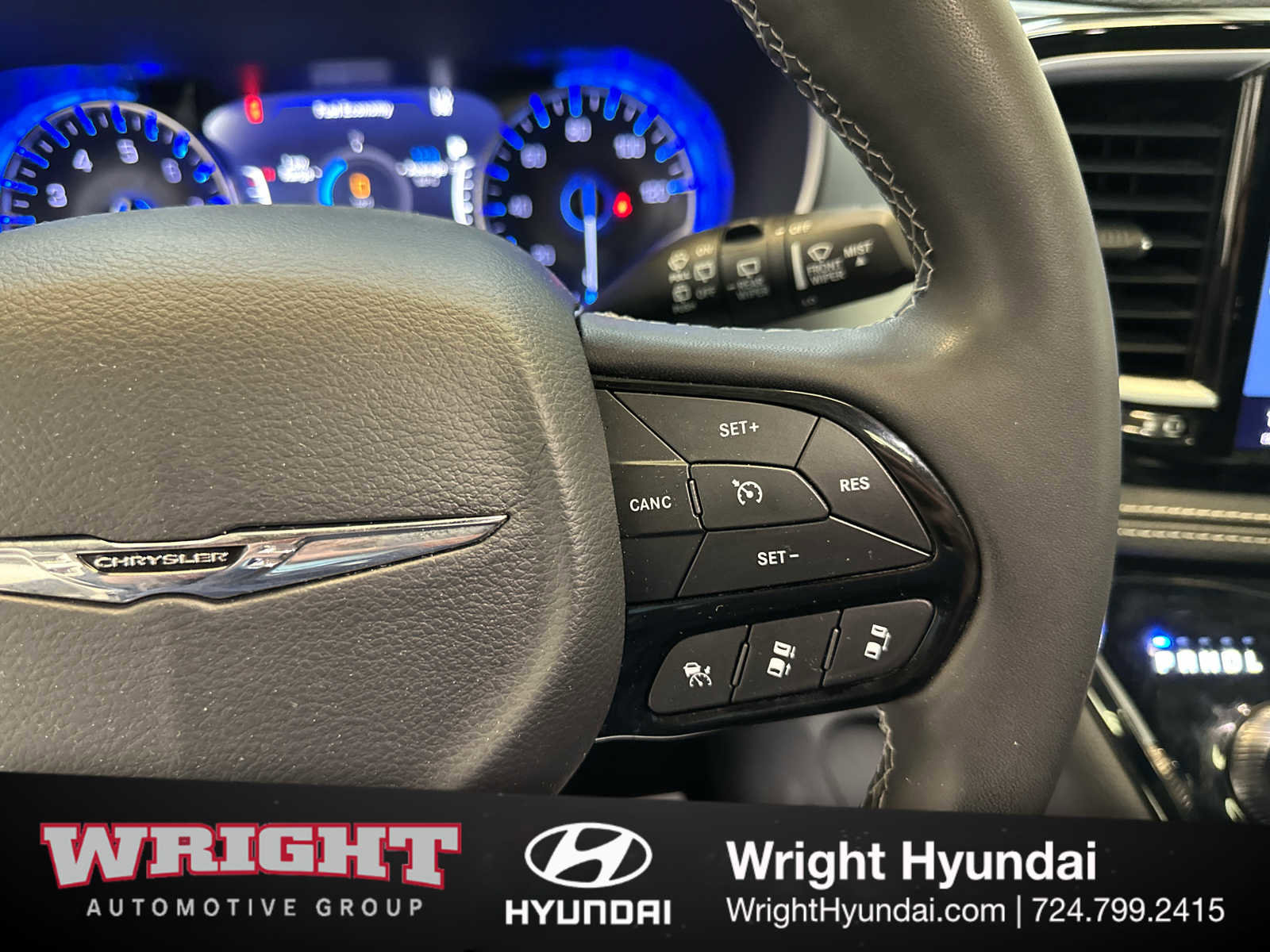 Used 2025 Chrysler Pacifica Limited image 21