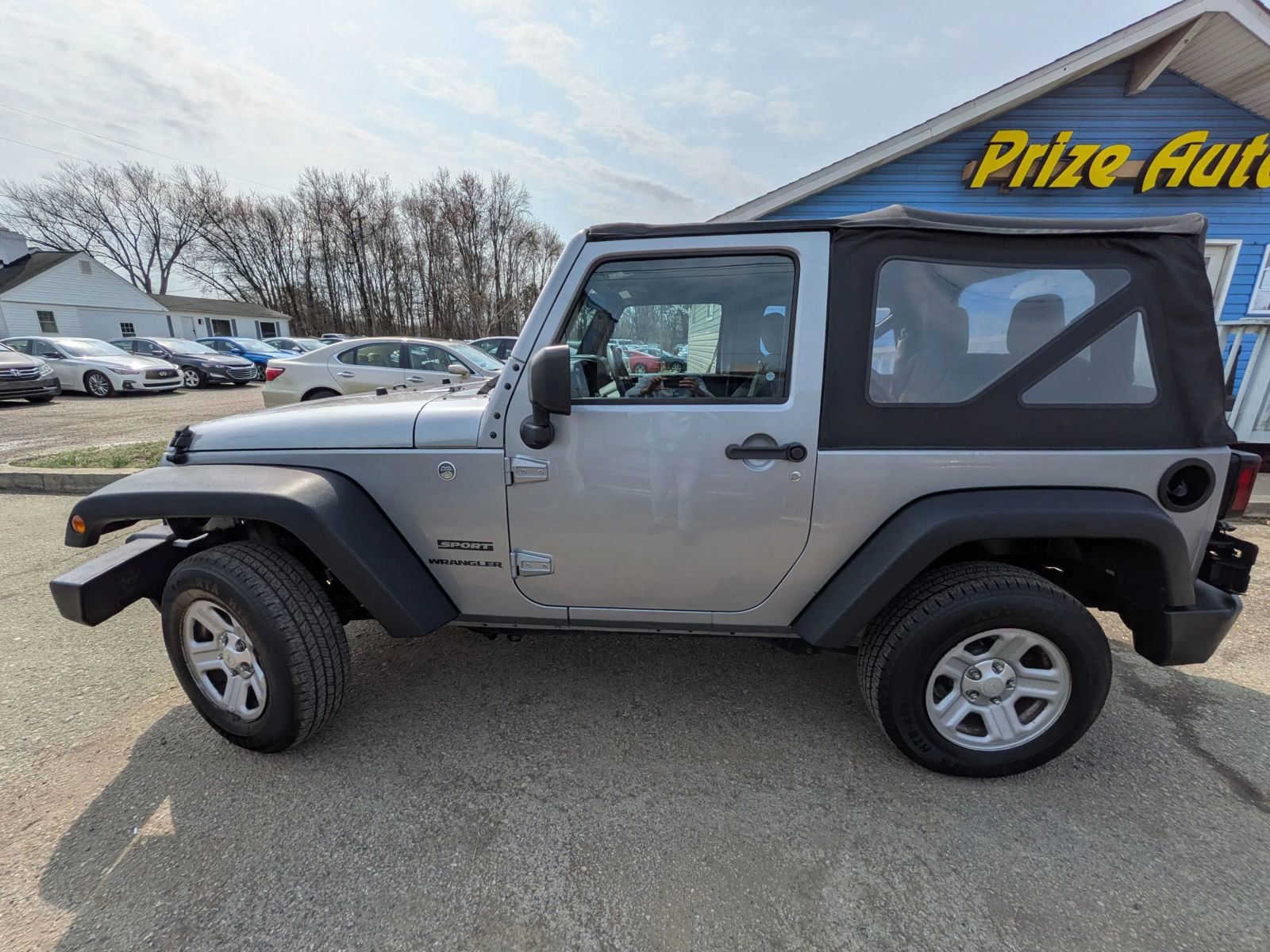Used 2016 Jeep Wrangler Sport w/ Connectivity Group image 2