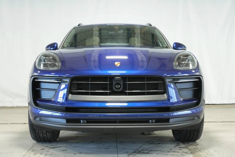Certified 2026 Porsche Macan AWD/4WD image 11