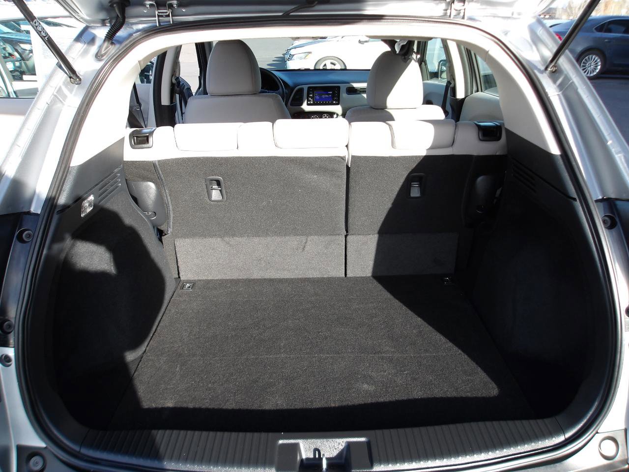 Used 2018 Honda HR-V LX image 12