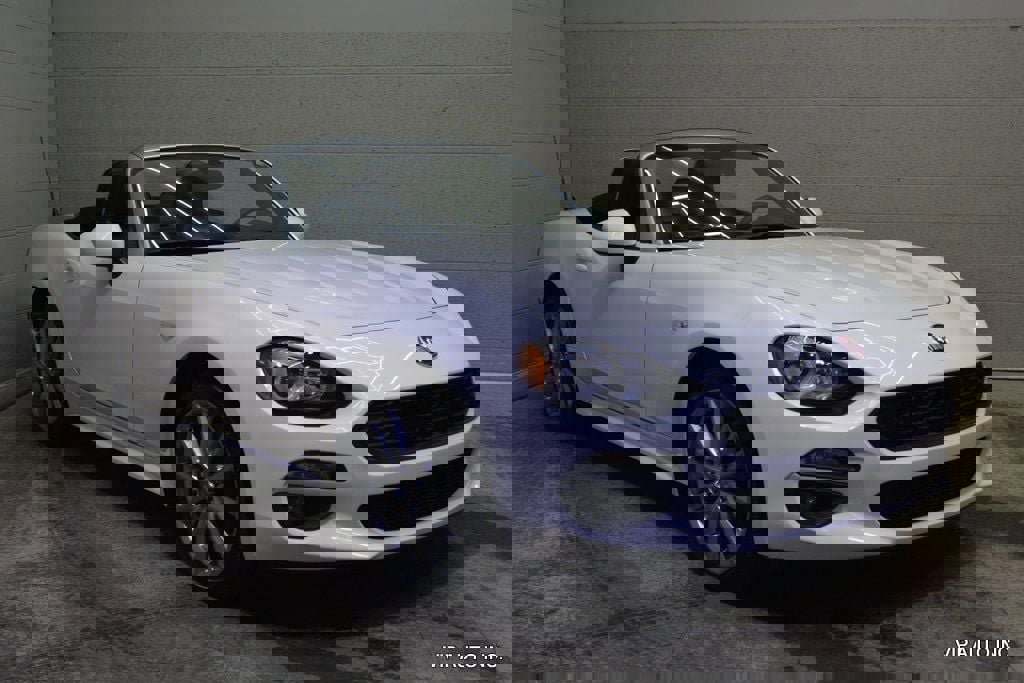 Used 2017 FIAT 124 Spider Lusso image 3