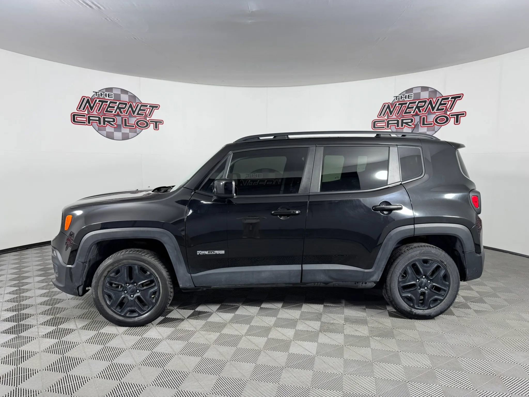 Used 2017 Jeep Renegade Latitude w/ Cold Weather Group AWD/4WD image 4