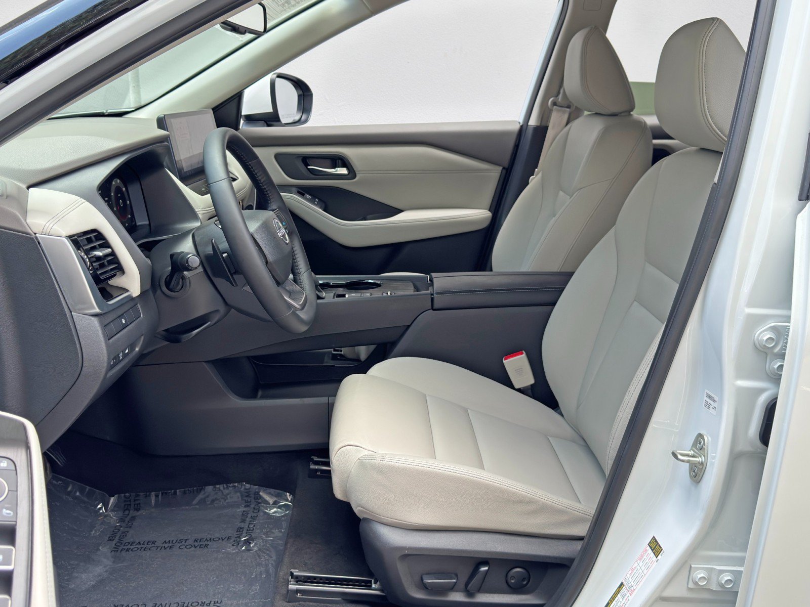 Used 2025 Nissan Rogue SL FWD image 15