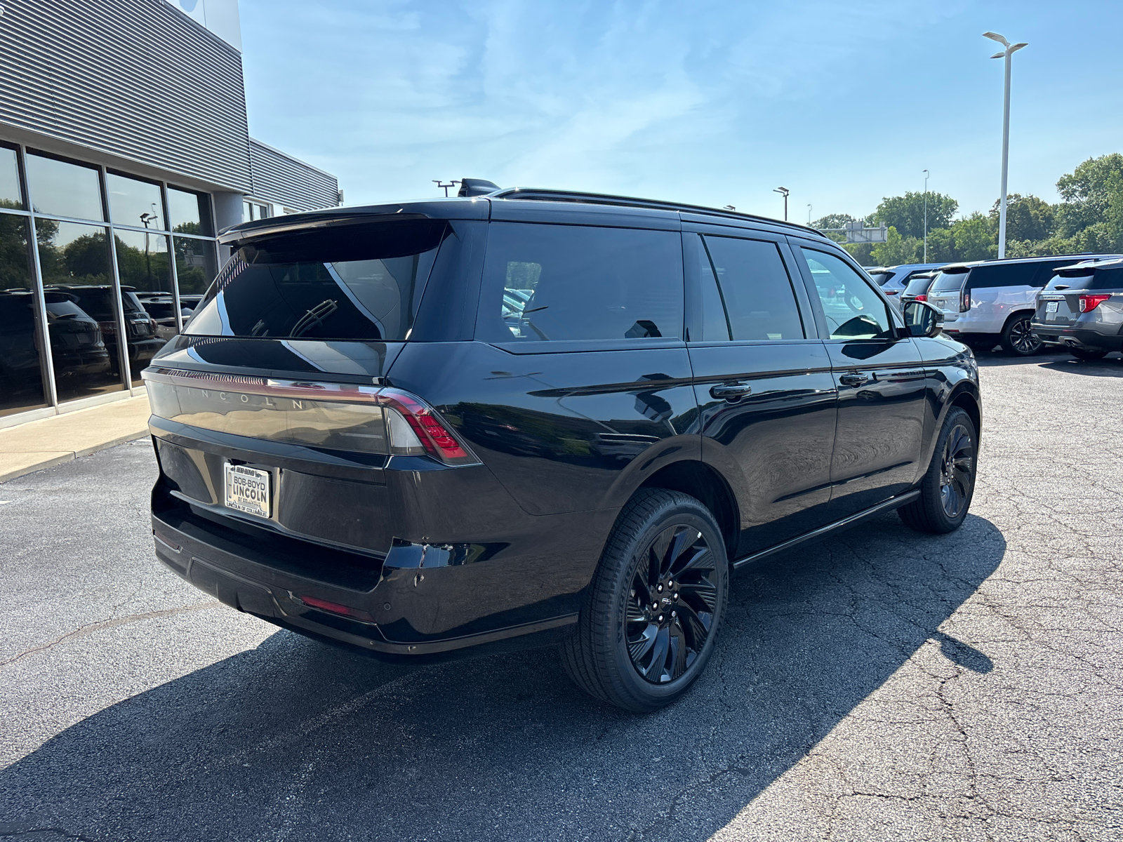 New 2026 Lincoln Navigator Reserve w/ Jet Appearance Package AWD/4WD image 7