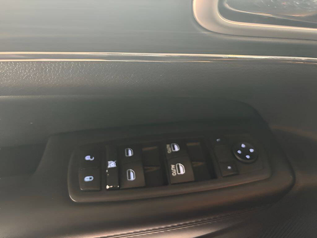 Used 2019 Jeep Grand Cherokee Limited image 9