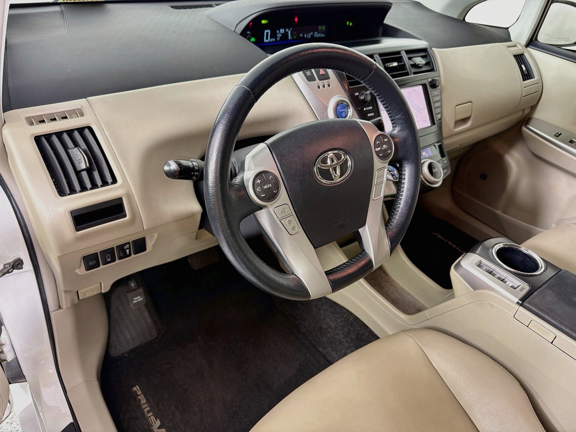 Used 2014 Toyota Prius V Five FWD image 9