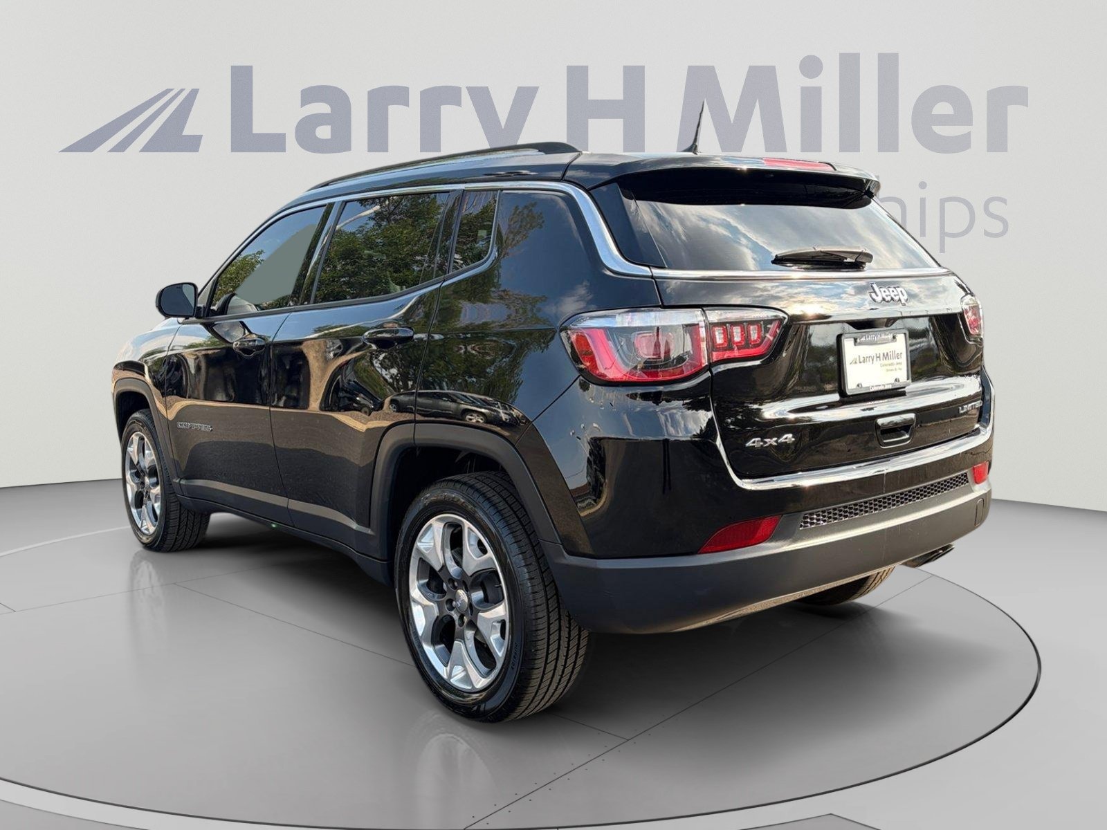 Used 2018 Jeep Compass Limited AWD/4WD image 3