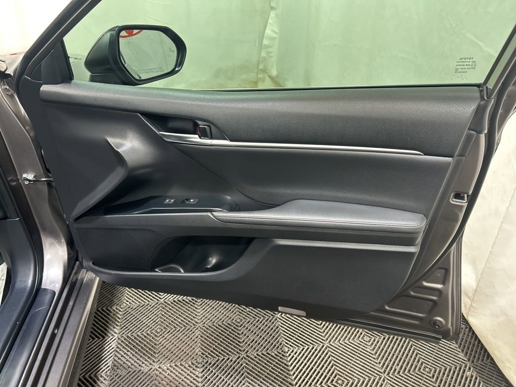 Used 2020 Toyota Camry XSE w/ Navigation Package image 11