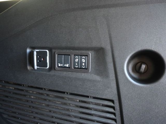 New 2025 Chevrolet Suburban High Country image 10